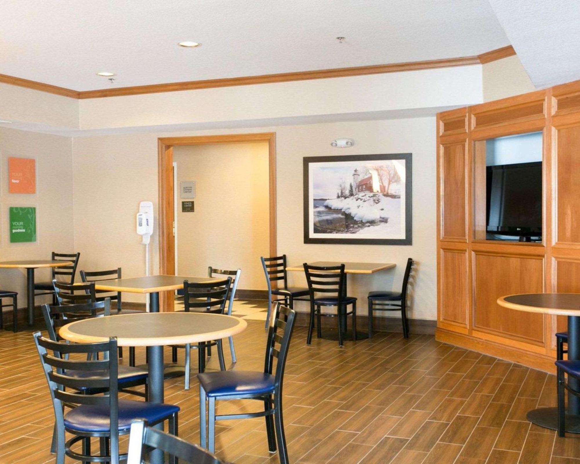Comfort Suites Benton Harbor - St Joseph Bagian luar foto